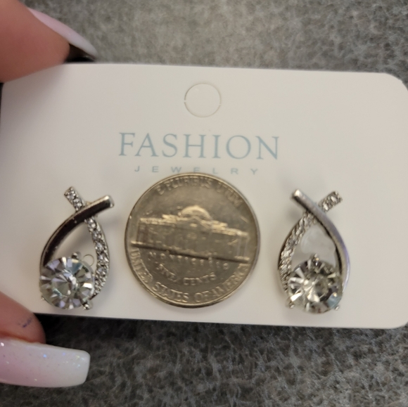 Simple Cross Line Rhinestone Stud Earrings - Picture 2 of 2